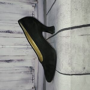 Yves Saint Laurent Suede Pumps